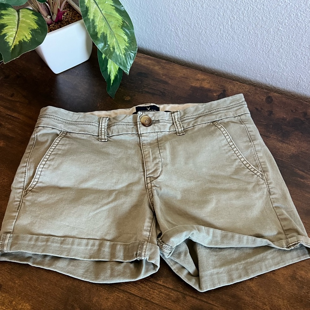 American Eagle Olive Green Stretch Midi Shorts sz 4